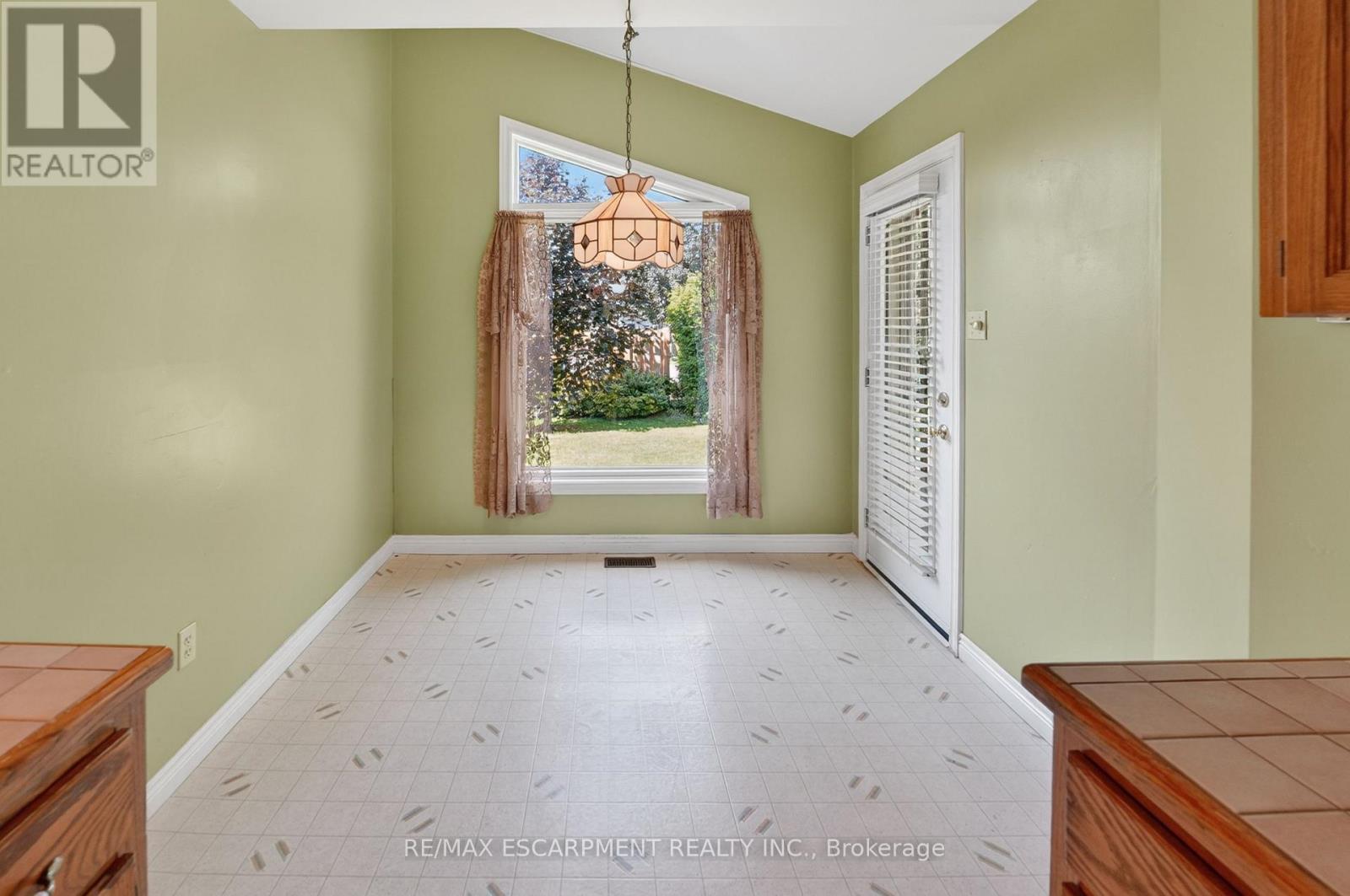 2 - 9 Wentworth Drive, Grimsby, Ontario  L3M 5H9 - Photo 8 - X13251556