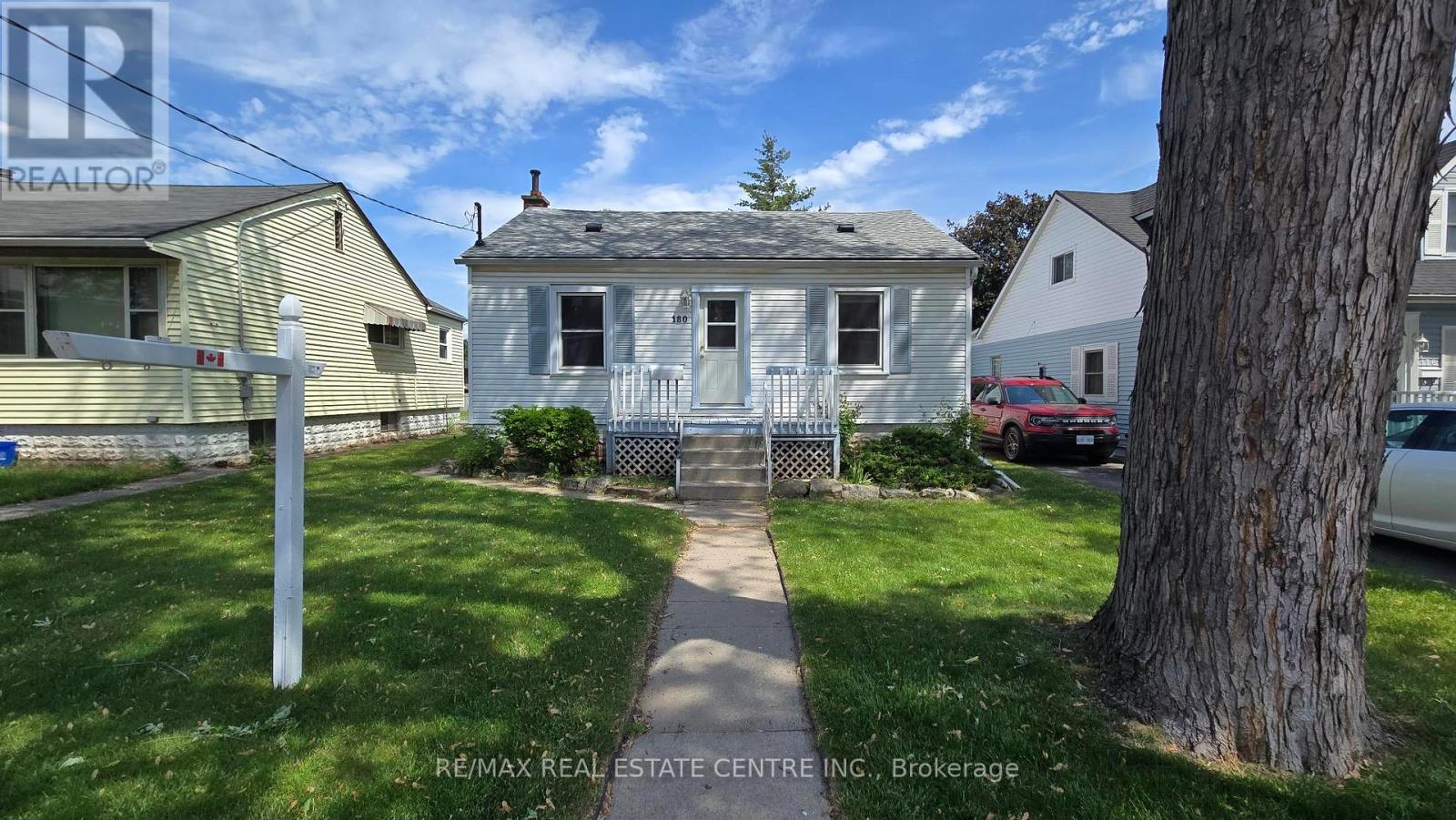 180 OAK AVENUE, Hamilton, Ontario