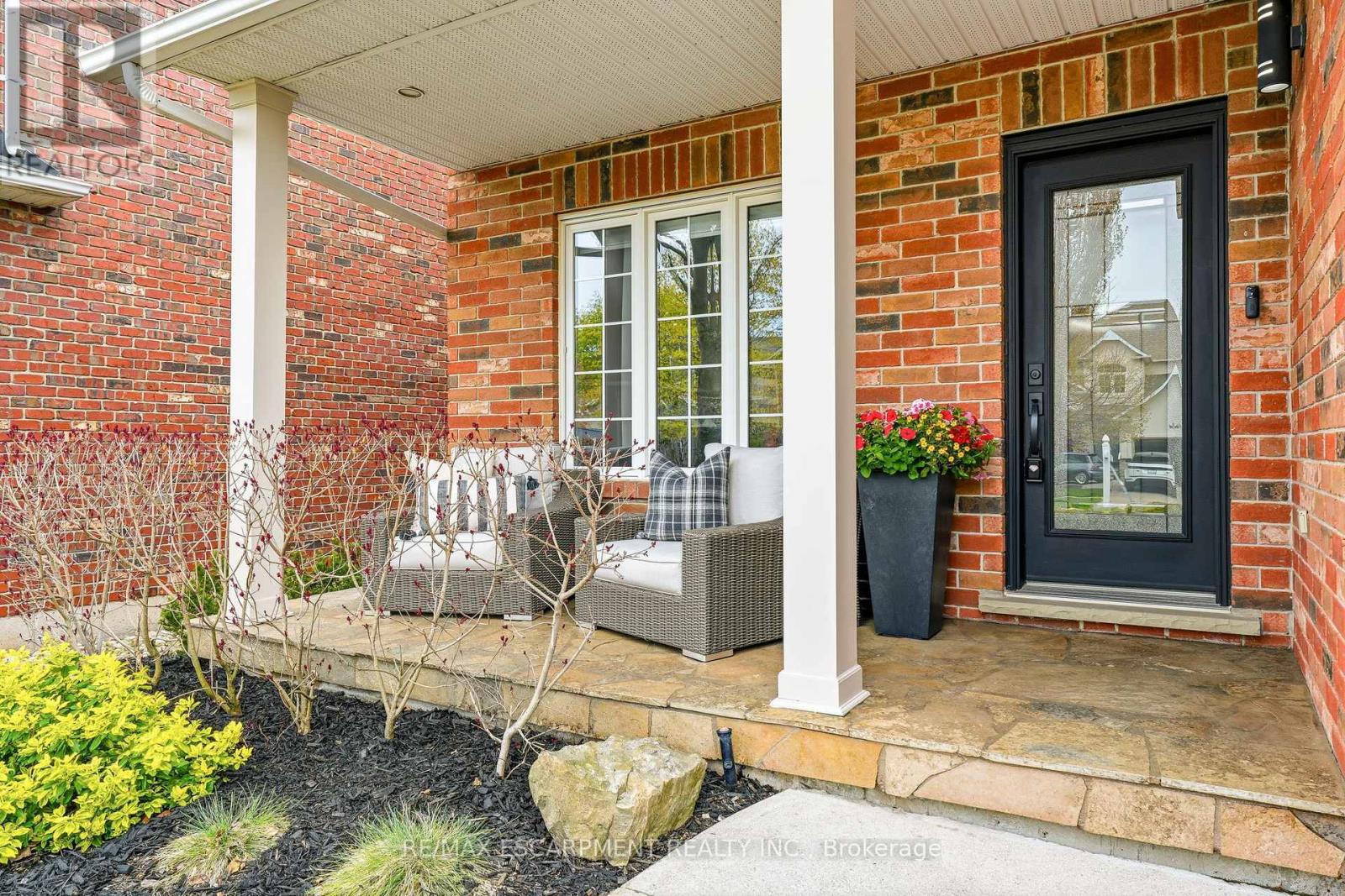 5 Volterra Court, Hamilton, Ontario  L8B 0K7 - Photo 4 - X13256250