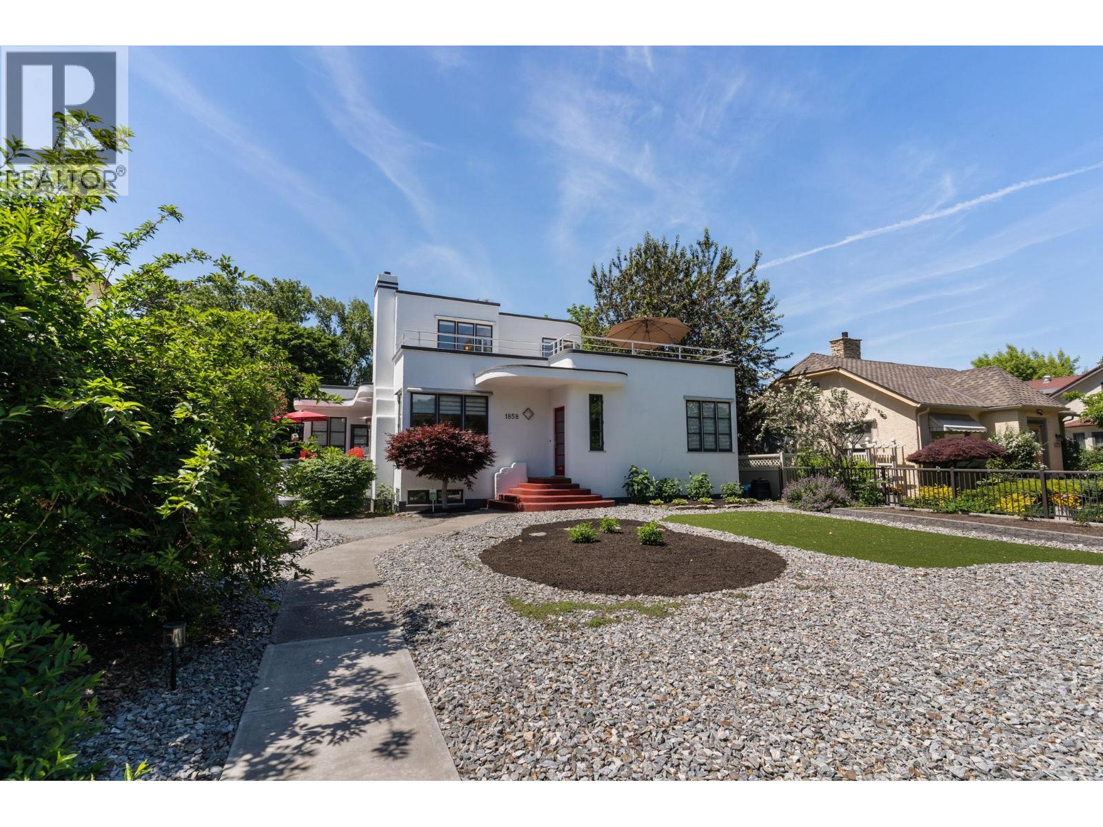 1858 Abbott Street Kelowna Photo 3