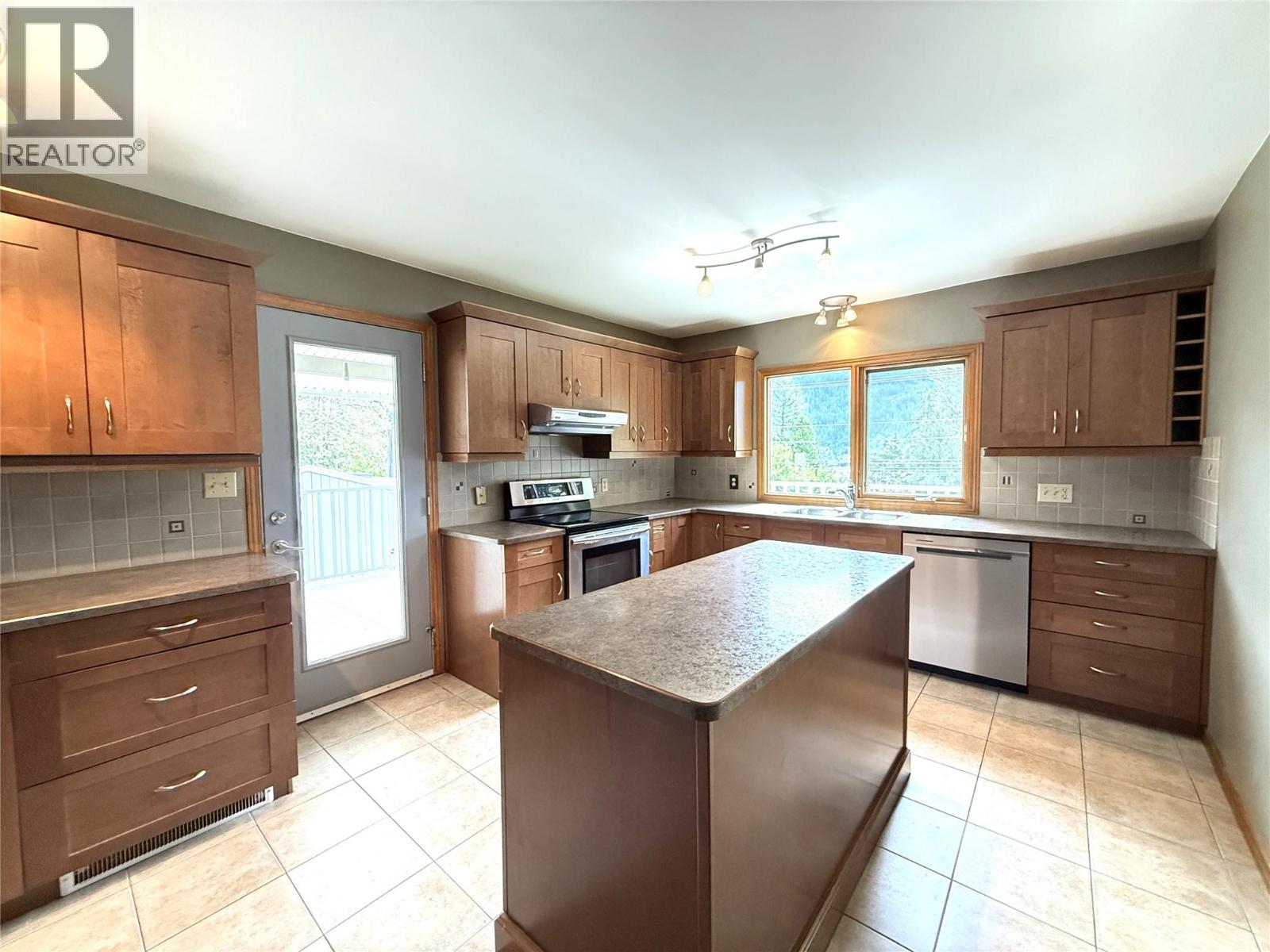 723 Highway 3a Highway, Nelson, British Columbia  V1L 6M4 - Photo 14 - 10390160