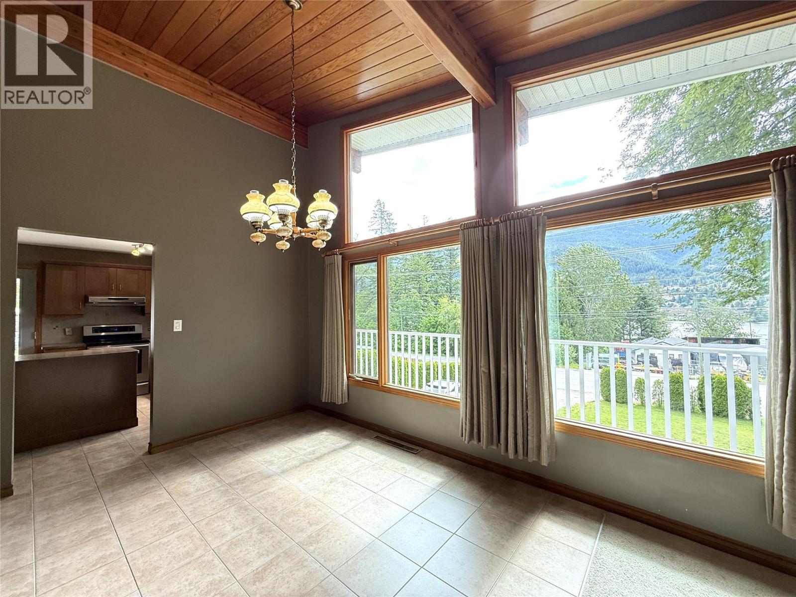 723 Highway 3a Highway, Nelson, British Columbia  V1L 6M4 - Photo 10 - 10390160
