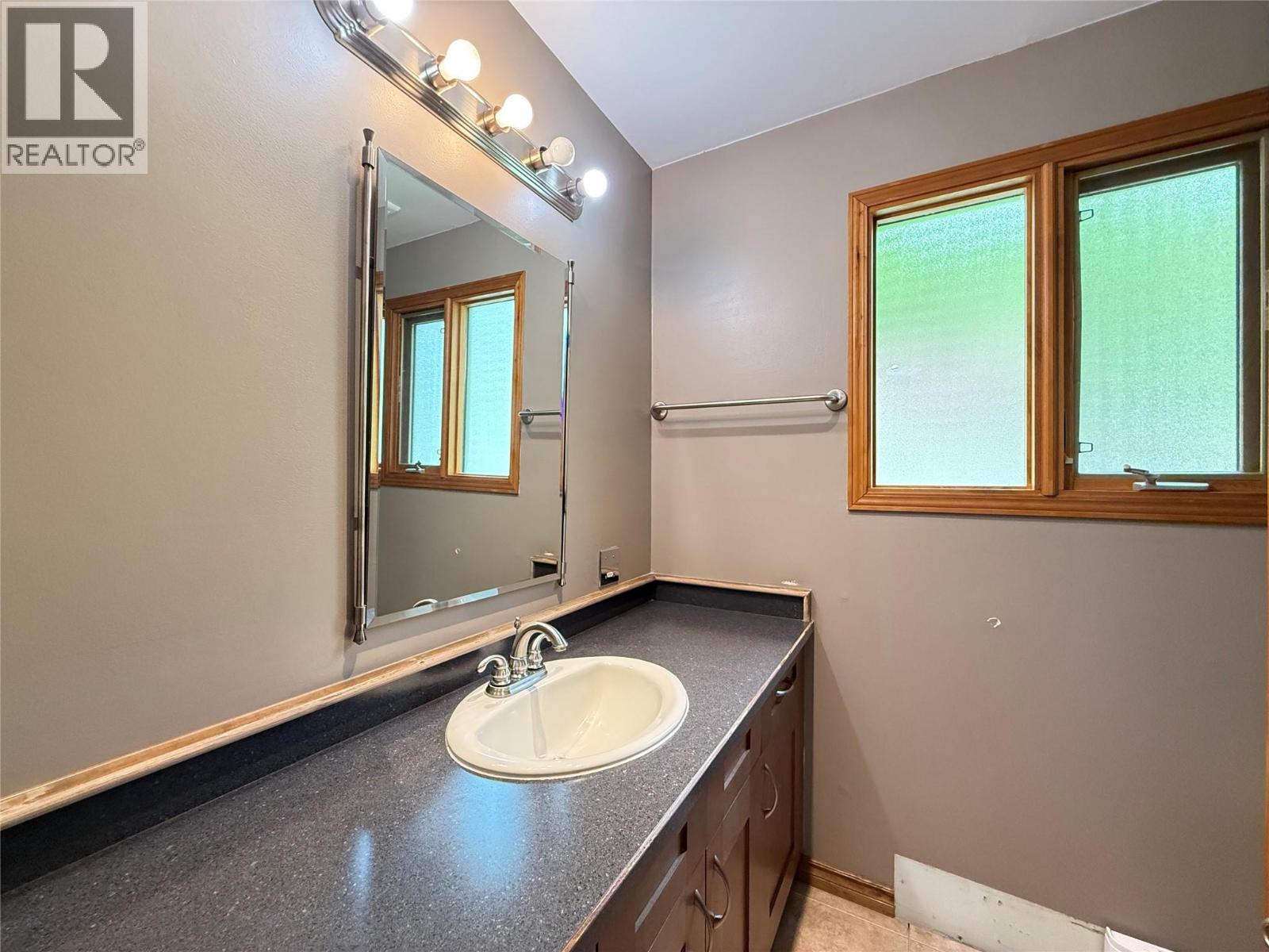 723 Highway 3a Highway, Nelson, British Columbia  V1L 6M4 - Photo 21 - 10390160