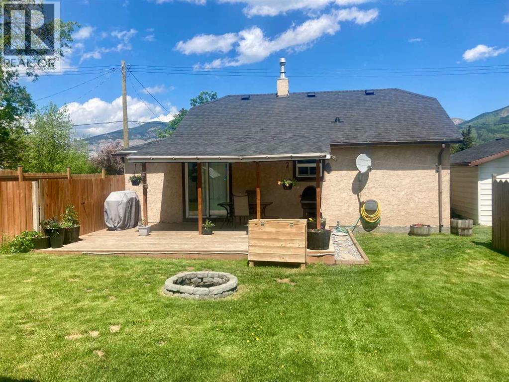 717 227 Street, Hillcrest, Alberta  T0K 1C0 - Photo 2 - A2317335
