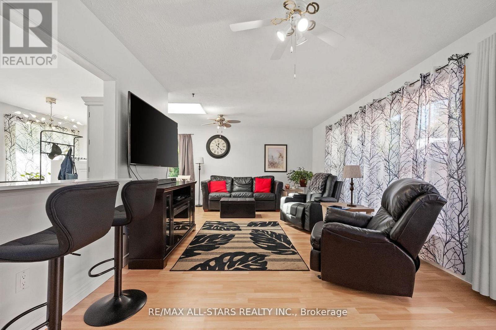 40 Riverglen Drive, Georgina, Ontario  L4P 2R1 - Photo 16 - N13249982