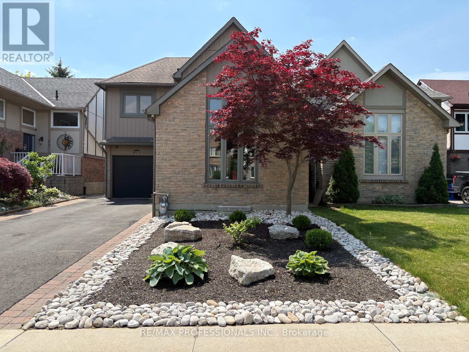 Lower - 19 Elmbrook Crescent, Toronto, Ontario  M9C 5B2 - Photo 2 - W13234344