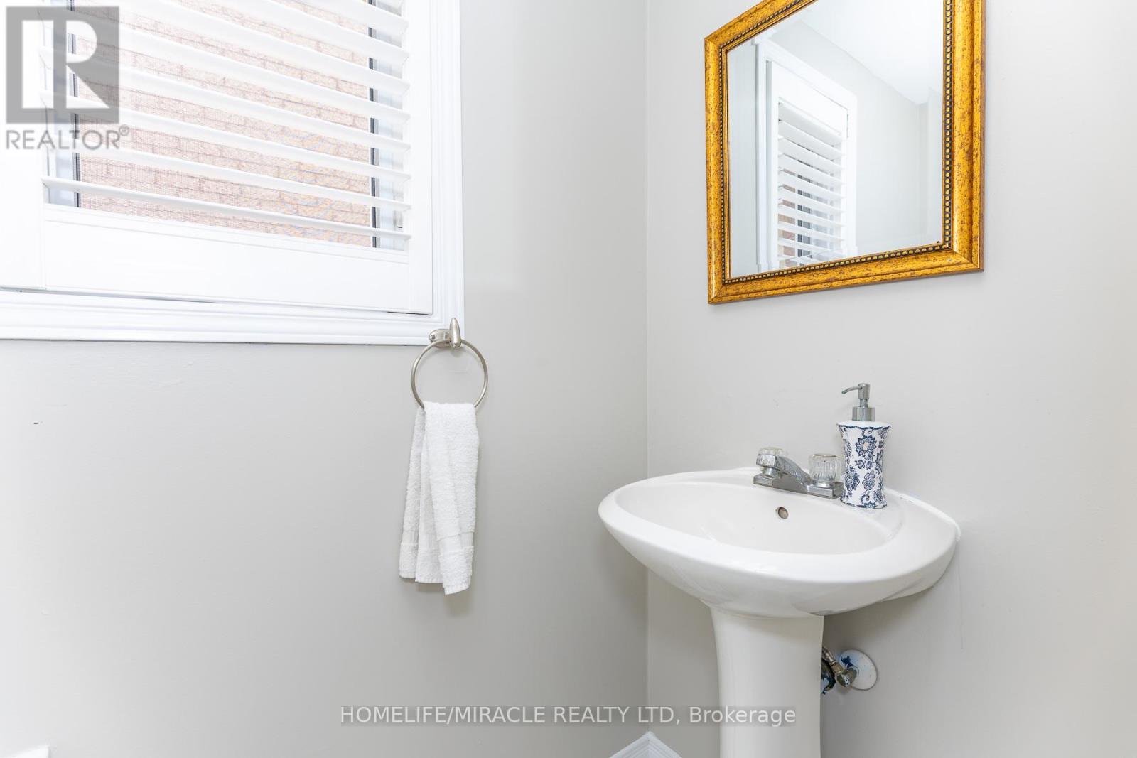 22 Domenico Crescent, Brampton, Ontario  L6P 1H5 - Photo 10 - W13238540