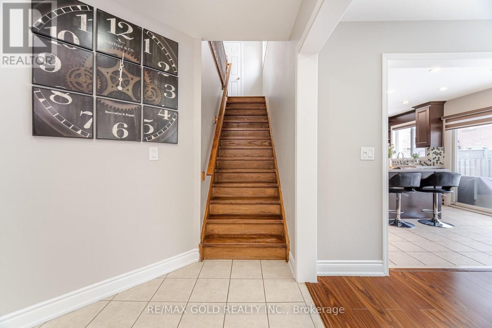 8 Upshall Drive, Brampton, Ontario  L6P 1E1 - Photo 17 - W13248456