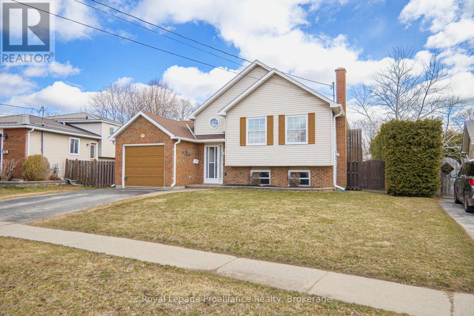 679 MACKECHNIE CRESCENT, Cobourg, Ontario