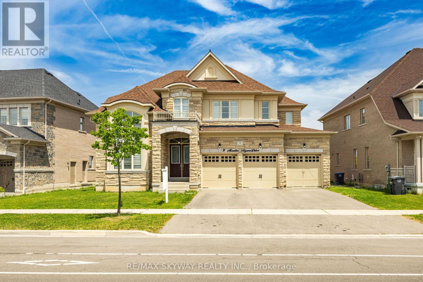 9 Martin Byrne Drive, Brampton, Ontario  L6P 4L2 - Photo 2 - W13156766