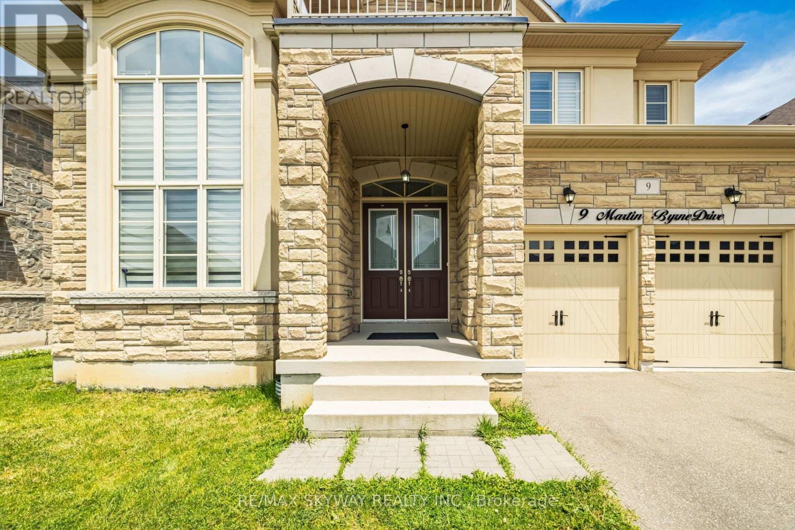 9 Martin Byrne Drive, Brampton, Ontario  L6P 4L2 - Photo 3 - W13156766
