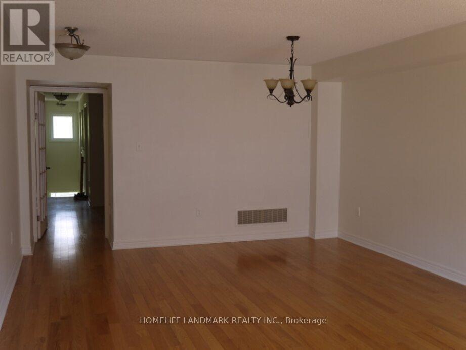 12 Kawneer Terrace, Toronto, Ontario  M1P 0C3 - Photo 4 - E13245810