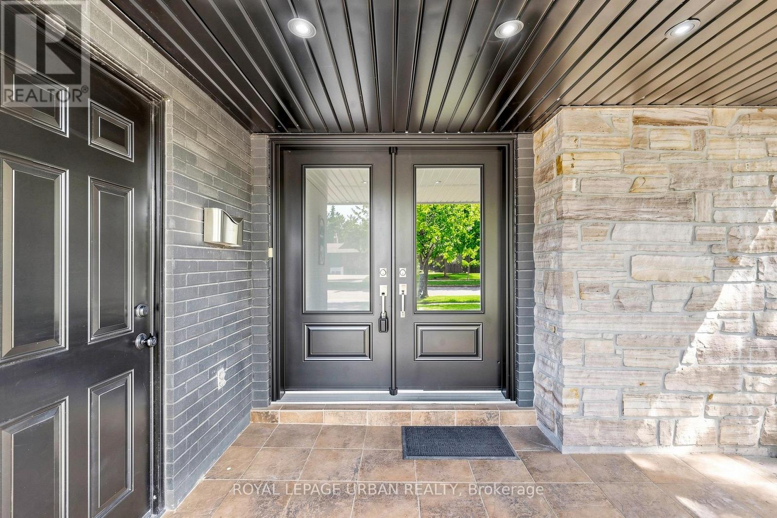 11 Caronridge Crescent, Toronto, Ontario  M1W 1L1 - Photo 3 - E13256890