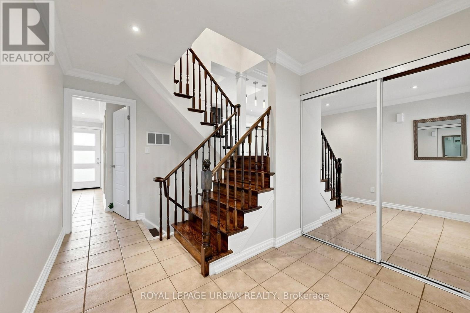 11 Caronridge Crescent, Toronto, Ontario  M1W 1L1 - Photo 5 - E13256890