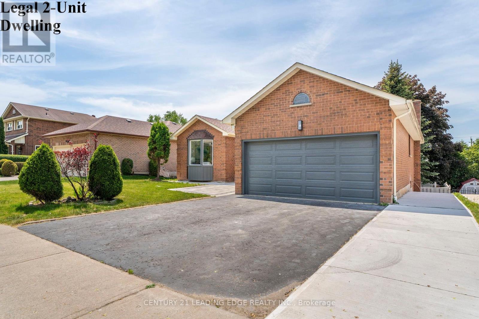 8 Hialeah Crescent, Whitby, Ontario  L1N 6R1 - Photo 3 - E13257090