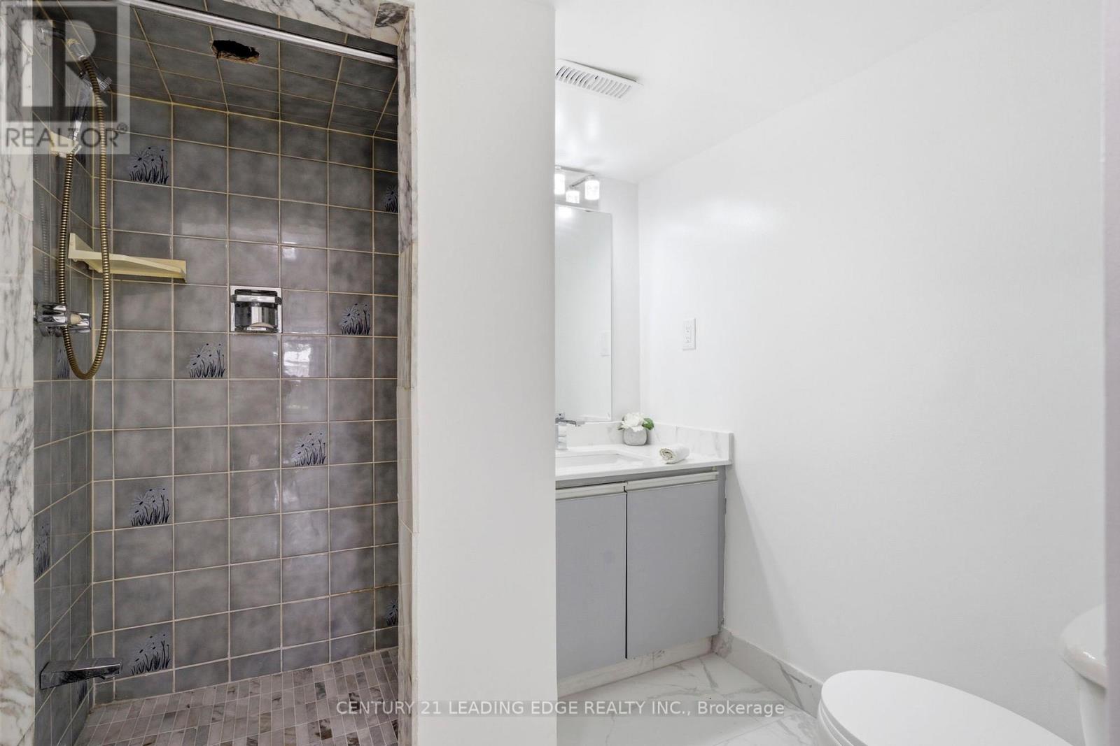 8 Hialeah Crescent, Whitby, Ontario  L1N 6R1 - Photo 34 - E13257090