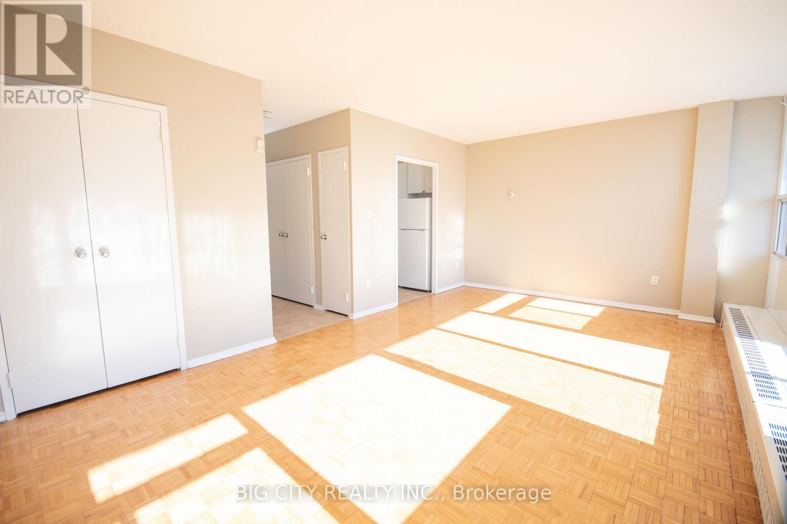 22 - 70 CAMBRIDGE AVENUE - Photo 2