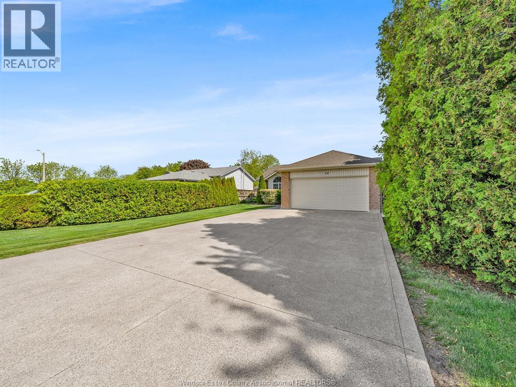 54 Hope Crescent, Colchester, Ontario  N0R 1G0 - Photo 3 - 26013287