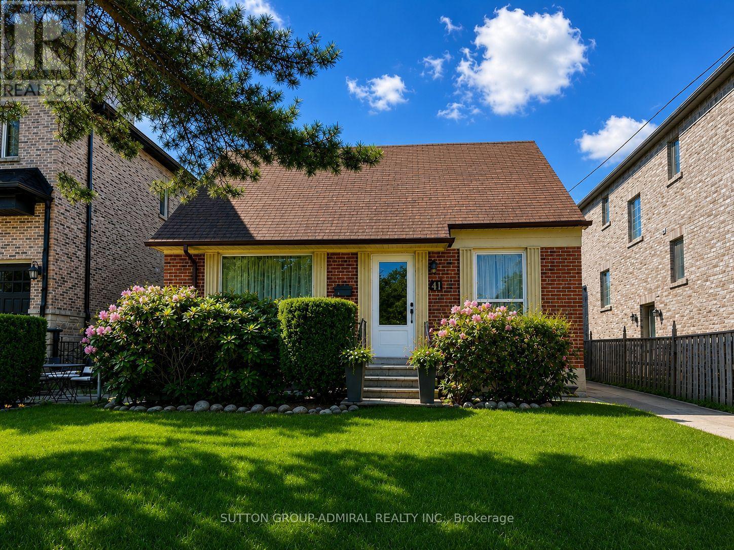 41 ATHABASKA AVENUE, Toronto, Ontario