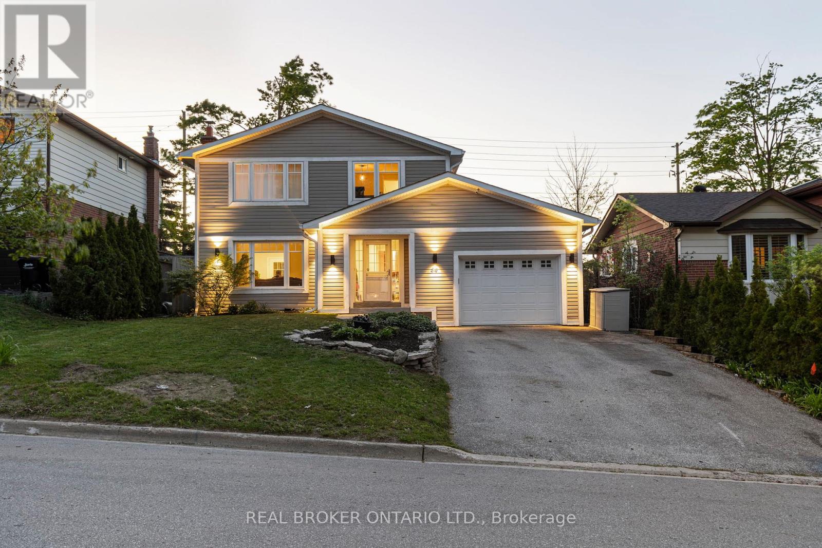54 FARMINGDALE CRESCENT, Barrie, Ontario