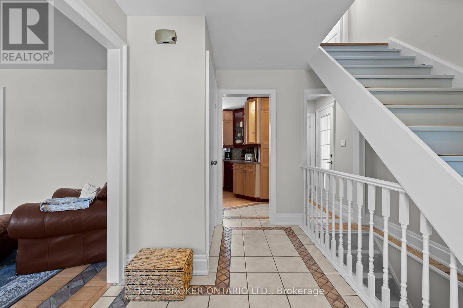 54 Farmingdale Crescent, Barrie, Ontario  L4M 5E5 - Photo 8 - S13257336