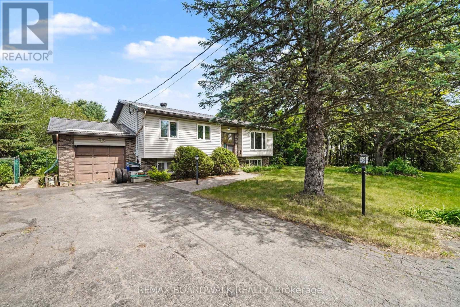 3399 Regburn Drive, Ottawa, Ontario  K0A 2W0 - Photo 3 - X13261196