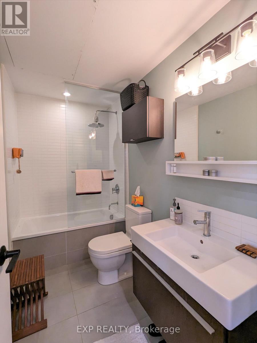206 - 152 Annette Street, Toronto, Ontario  M6P 1P4 - Photo 11 - W13256926