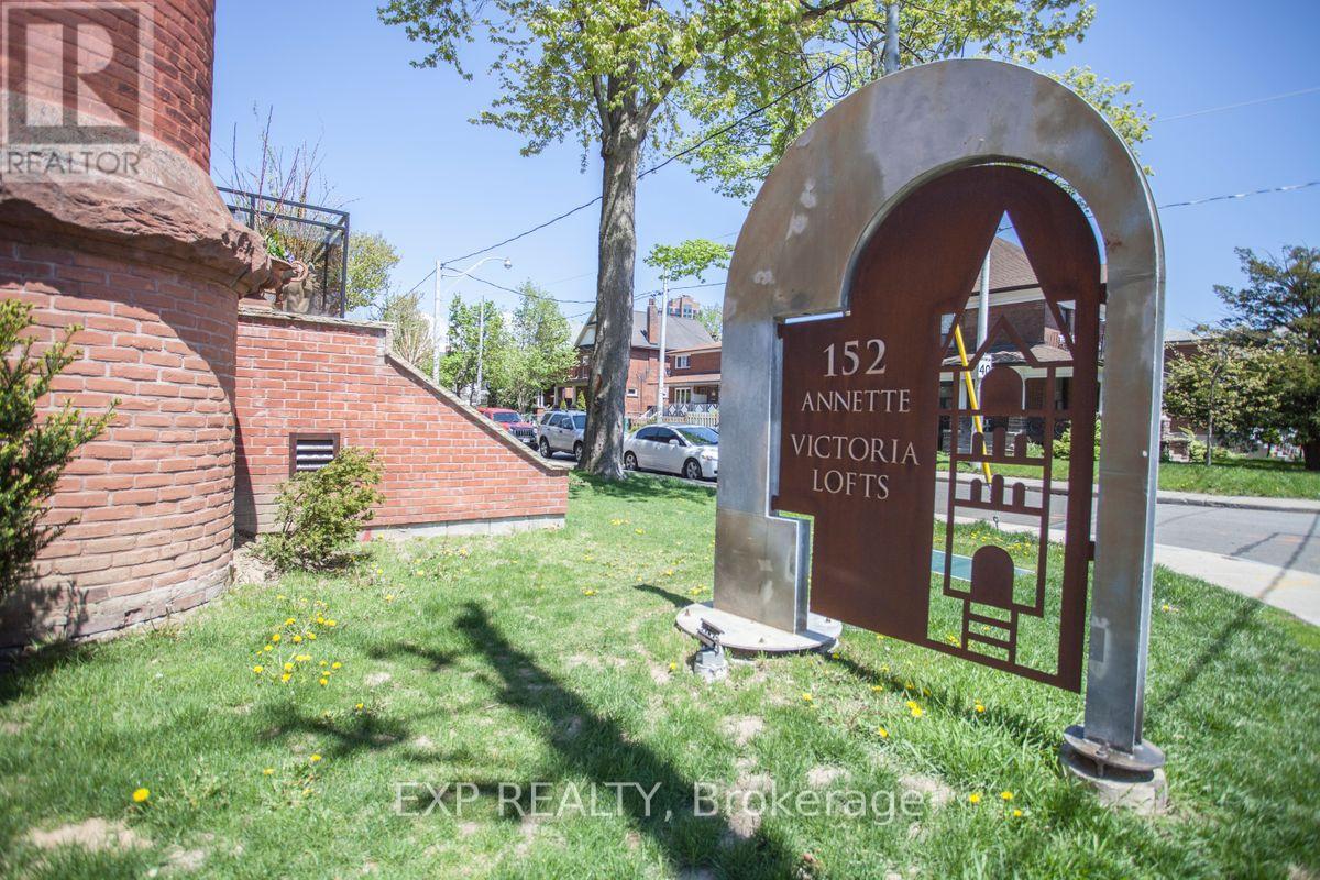 206 - 152 Annette Street, Toronto, Ontario  M6P 1P4 - Photo 5 - W13256926