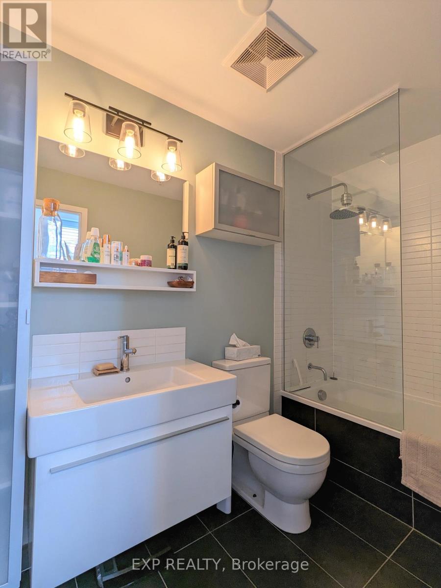 206 - 152 Annette Street, Toronto, Ontario  M6P 1P4 - Photo 8 - W13256926