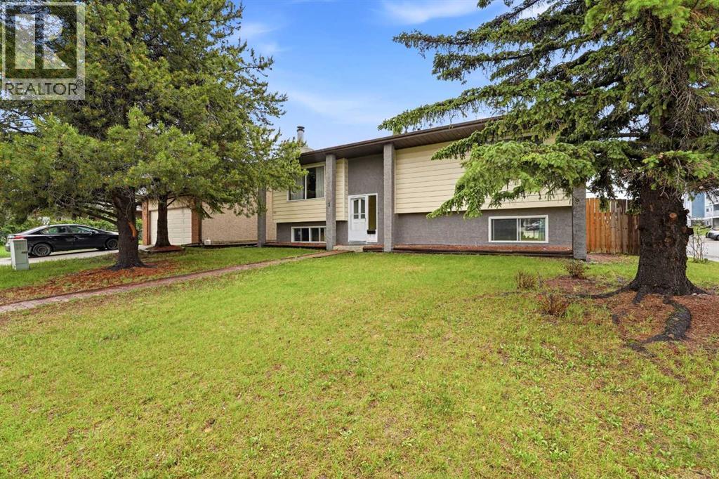 1 Hallgren Avenue, Red Deer, Alberta  T4N 6P1 - Photo 1 - A2317795
