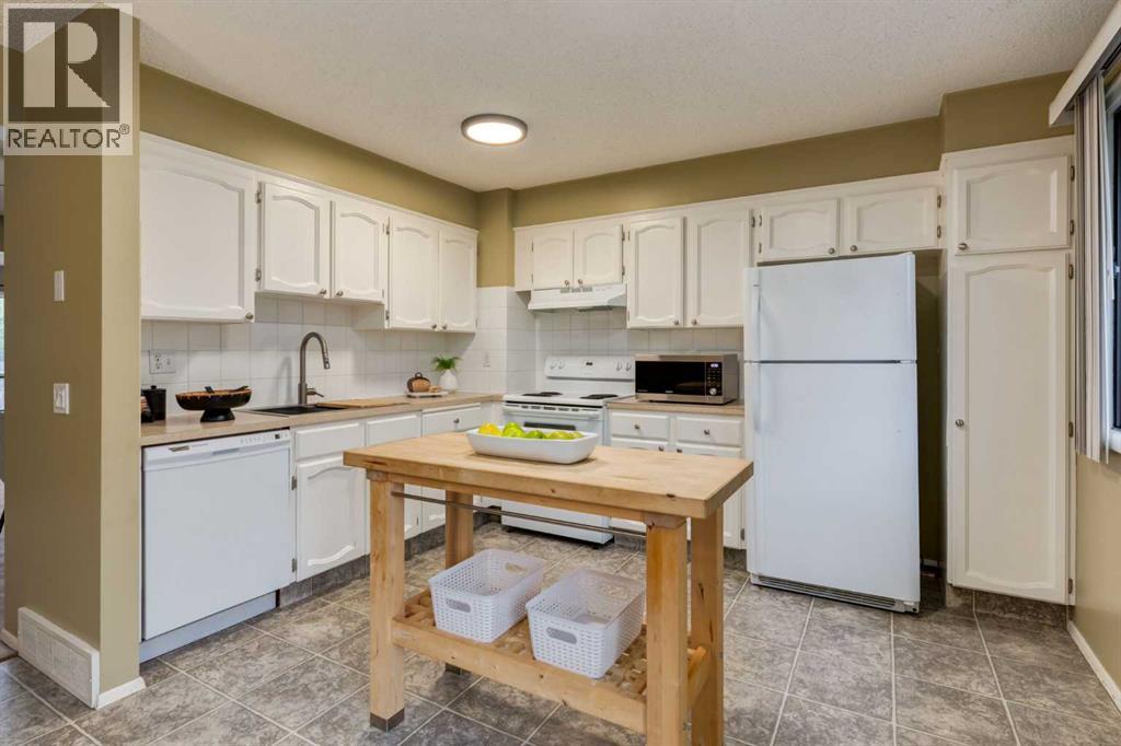 10, 3302 50 Street NW, Calgary, Alberta  T3A 2C6 - Photo 14 - A2316750