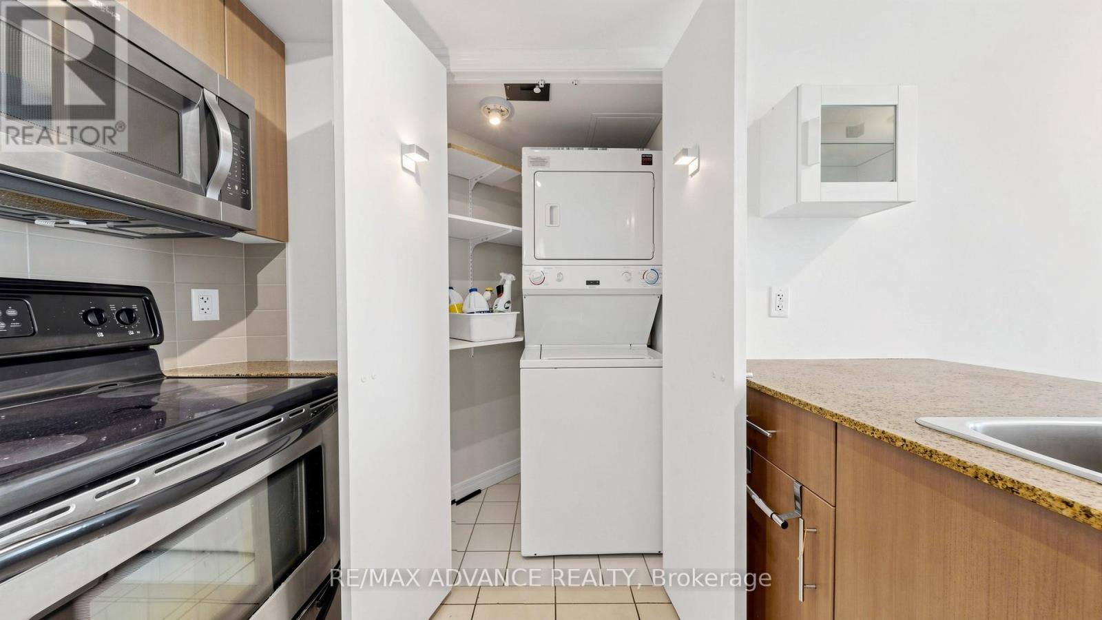 1805 - 12 Yonge Street, Toronto, Ontario  M5E 1Z9 - Photo 13 - C12982482