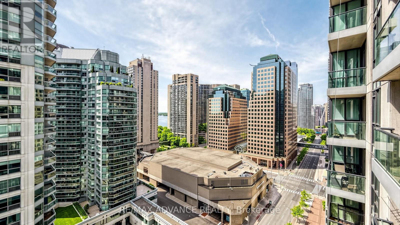 1805 - 12 Yonge Street, Toronto, Ontario  M5E 1Z9 - Photo 32 - C12982482