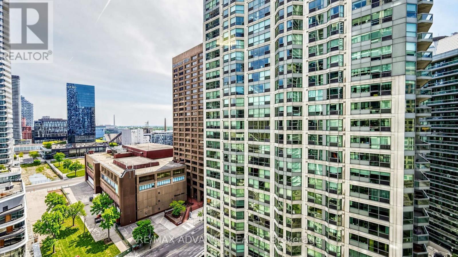 1805 - 12 Yonge Street, Toronto, Ontario  M5E 1Z9 - Photo 34 - C12982482