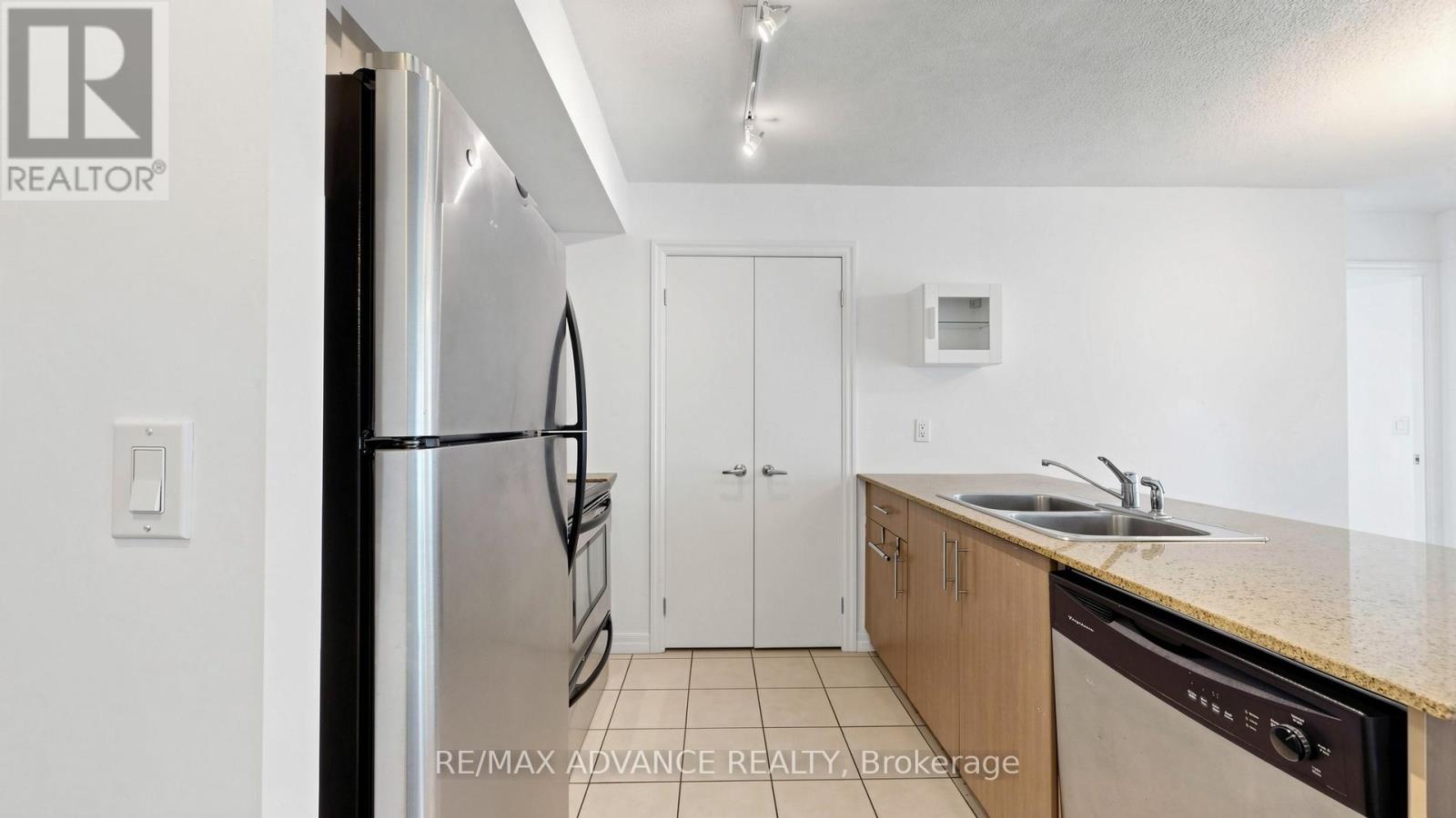 1805 - 12 Yonge Street, Toronto, Ontario  M5E 1Z9 - Photo 8 - C12982482