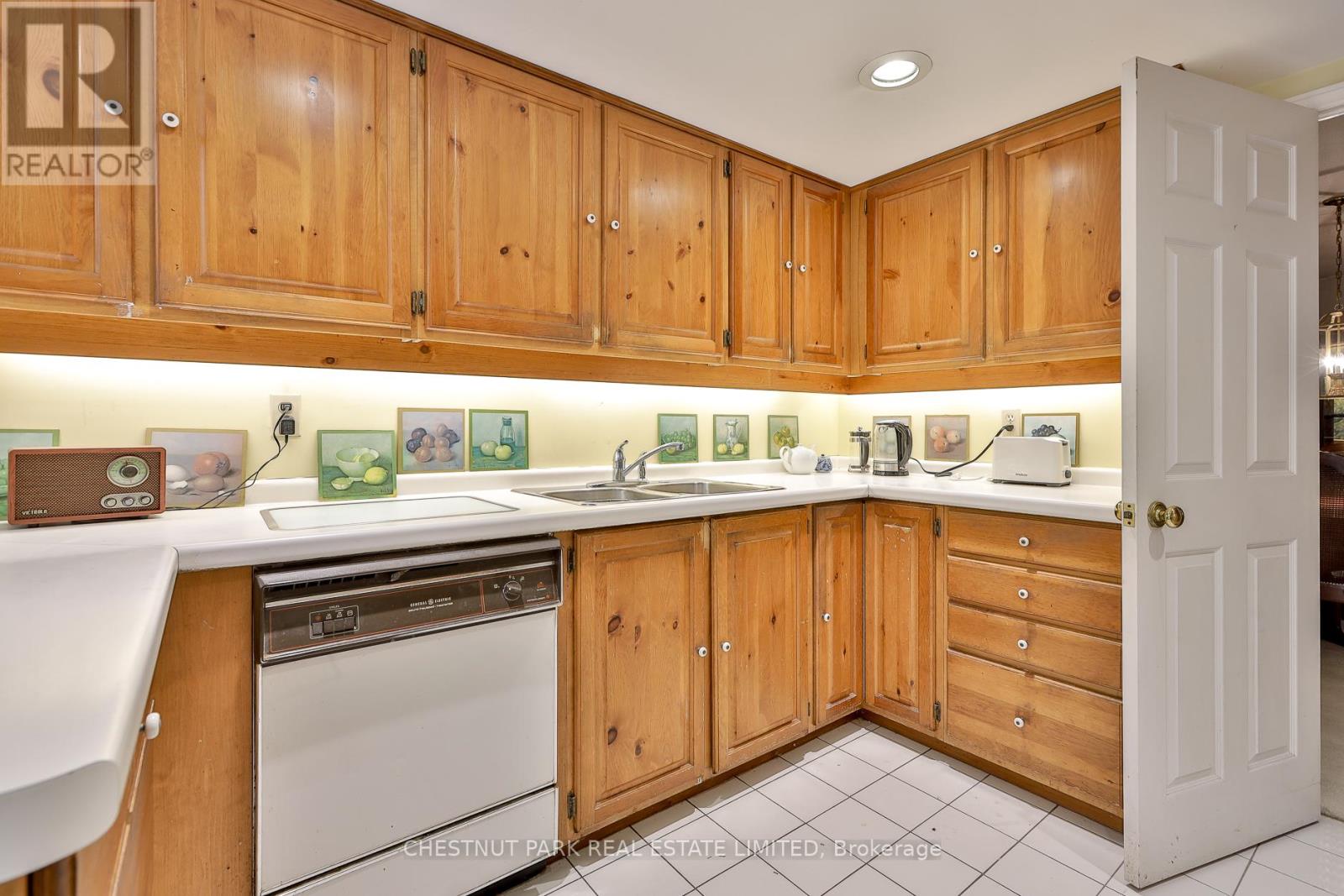 409 - 2900 Yonge Street, Toronto, Ontario  M4N 3N8 - Photo 15 - C13259444