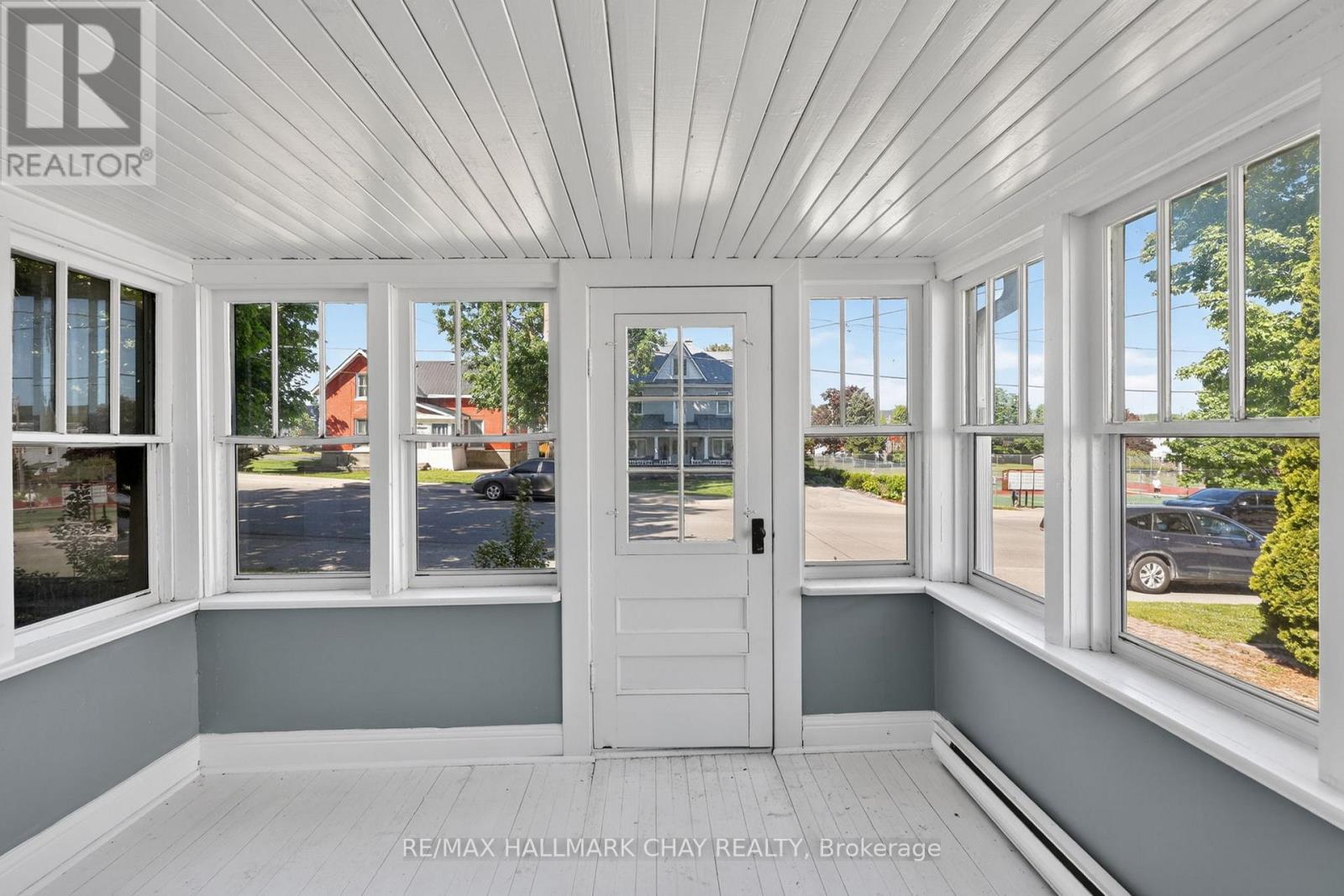 23 Maria Street, Penetanguishene, Ontario  L9M 1L5 - Photo 4 - S13251390