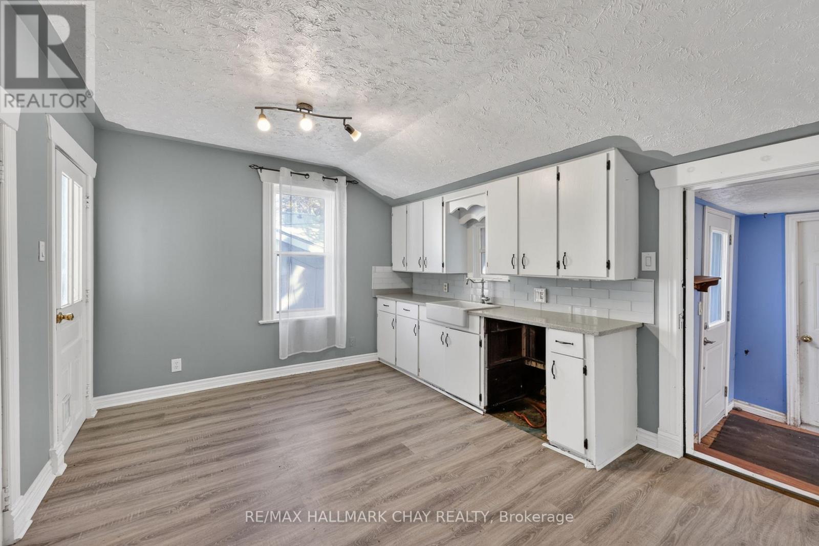 23 Maria Street, Penetanguishene, Ontario  L9M 1L5 - Photo 8 - S13251390