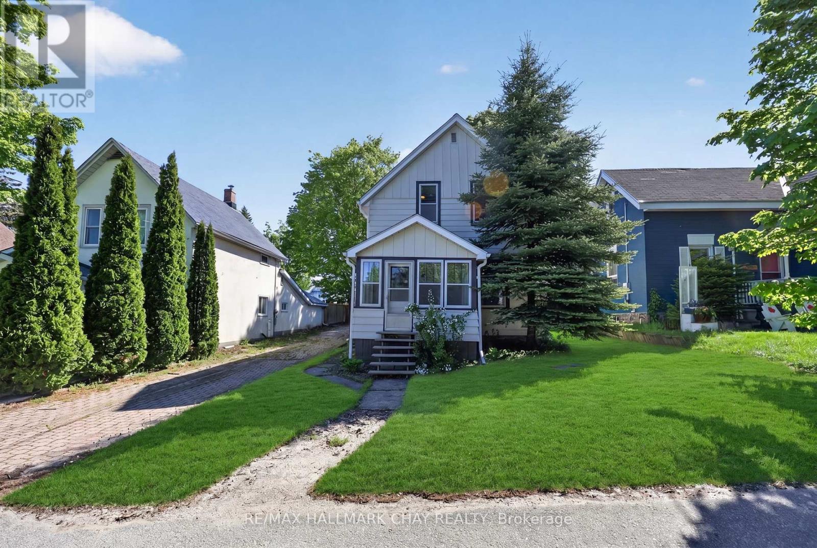 23 Maria Street, Penetanguishene, Ontario  L9M 1L5 - Photo 3 - S13251390