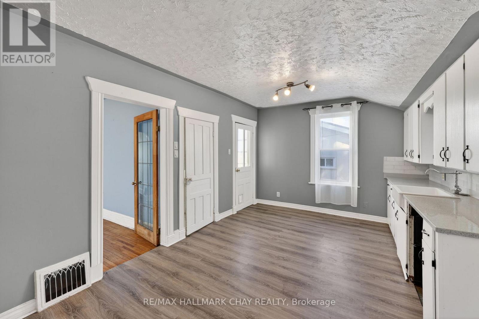 23 Maria Street, Penetanguishene, Ontario  L9M 1L5 - Photo 9 - S13251390