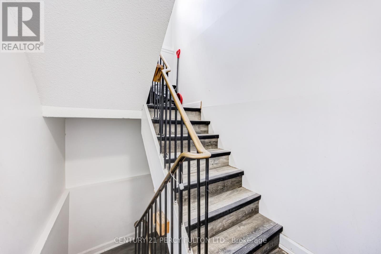 1100 Simcoe Street S, Oshawa, Ontario  L1H 4L6 - Photo 5 - E13260322