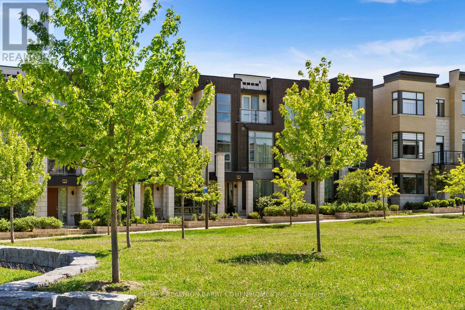 8 Heriot Place, Vaughan, Ontario  L6A 4Z6 - Photo 3 - N13258826