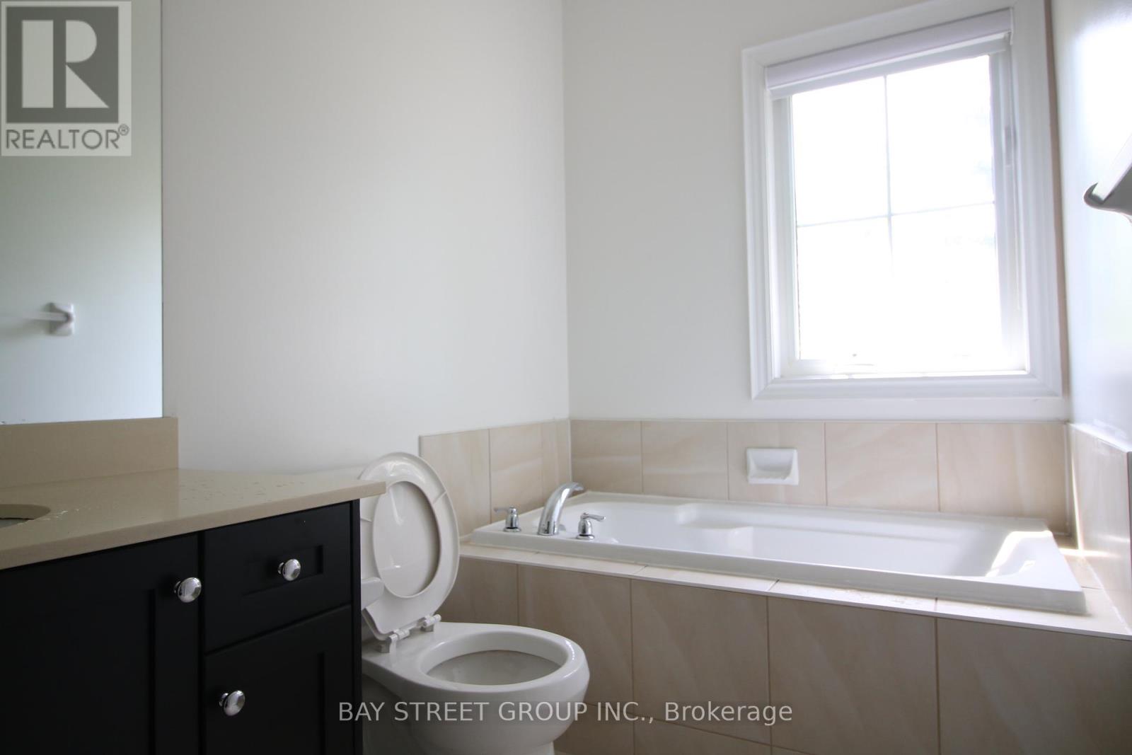 6 Sombrero Lane, Richmond Hill, Ontario  L4C 6E5 - Photo 11 - N13262460