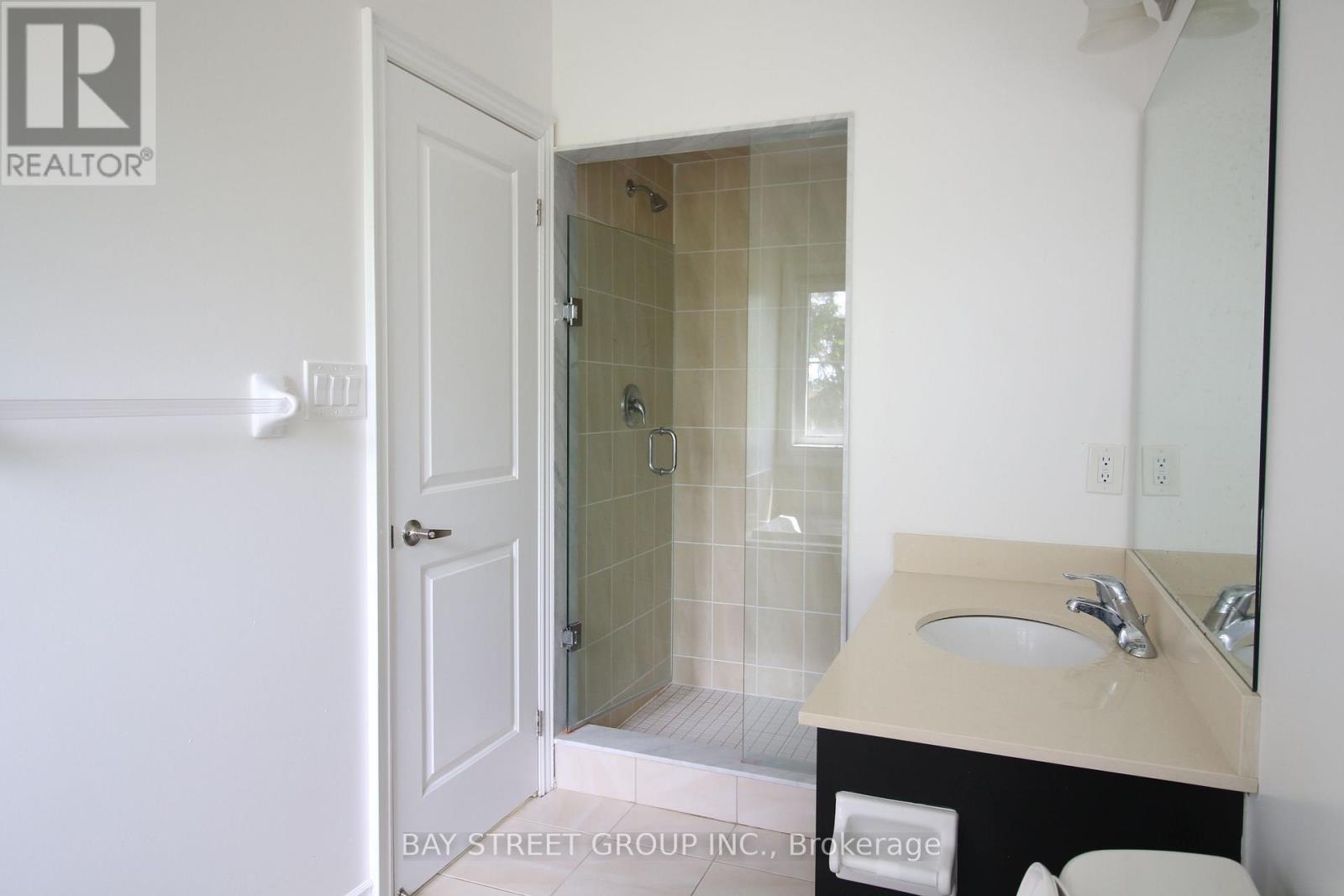 6 Sombrero Lane, Richmond Hill, Ontario  L4C 6E5 - Photo 12 - N13262460