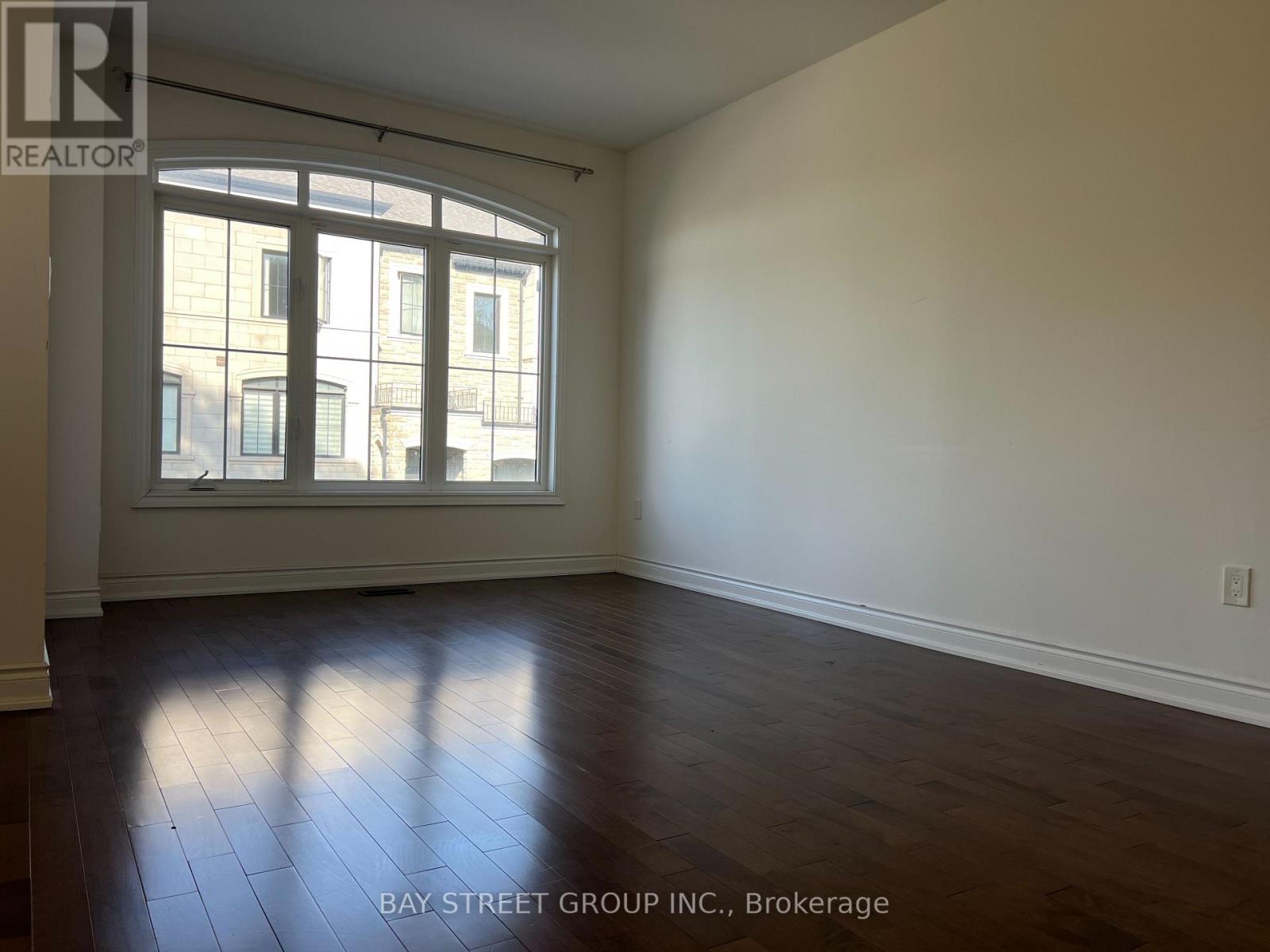 6 Sombrero Lane, Richmond Hill, Ontario  L4C 6E5 - Photo 6 - N13262460