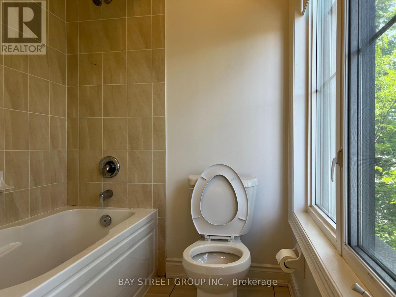 6 Sombrero Lane, Richmond Hill, Ontario  L4C 6E5 - Photo 7 - N13262460