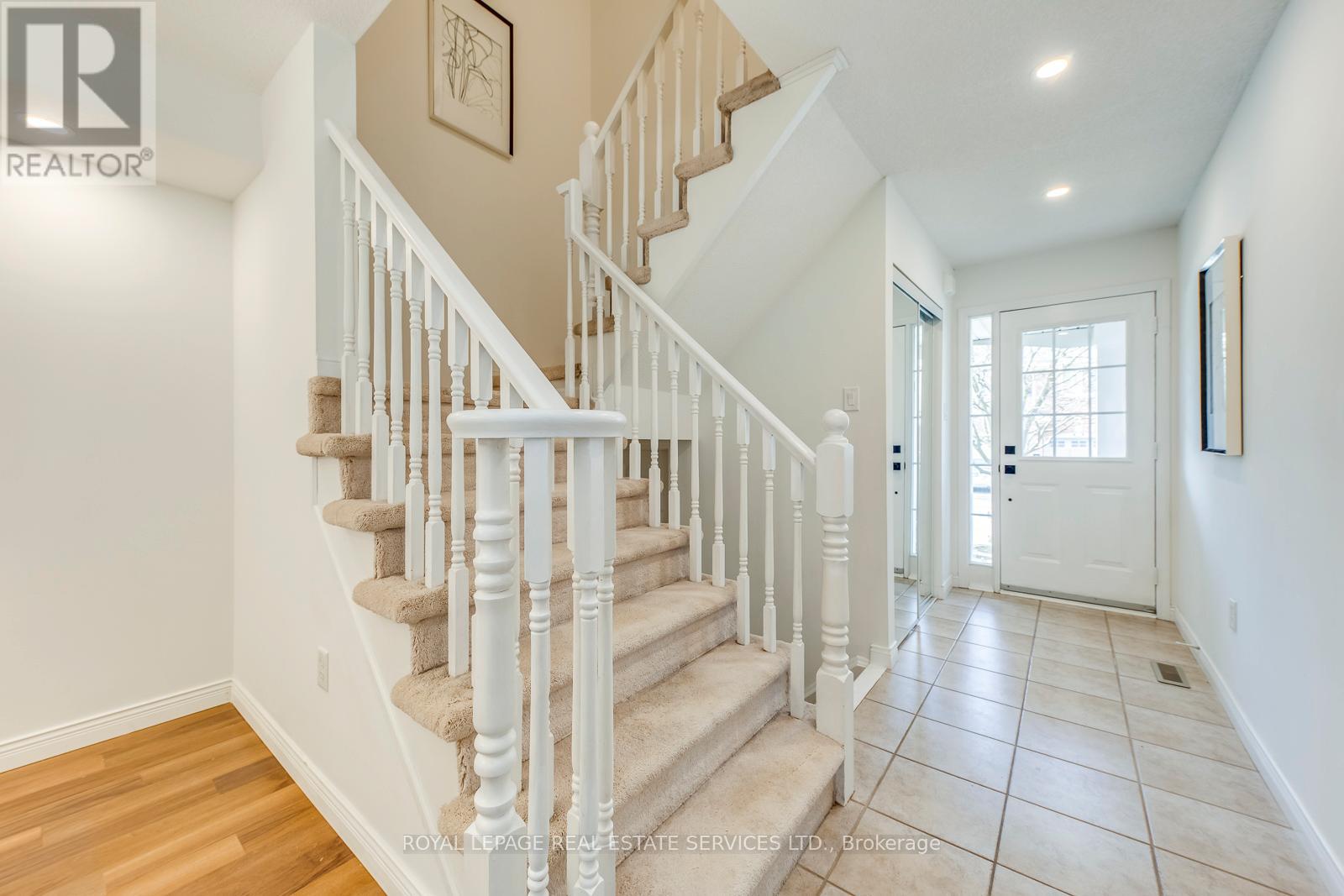 2066 Broadleaf Crescent, Burlington, Ontario  L7L 6S4 - Photo 14 - W13258842