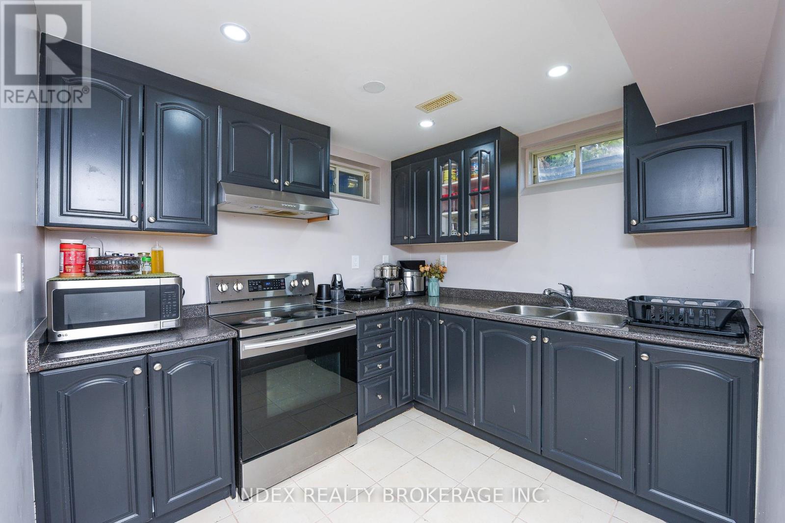 10 Leopard Gate, Brampton, Ontario  L6R 2E5 - Photo 38 - W13259338