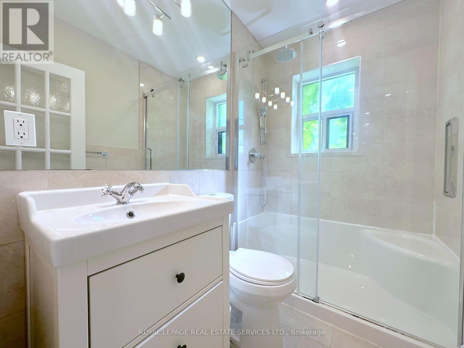 204 - 135 Allan Street, Oakville, Ontario  L6J 3N4 - Photo 11 - W13259442
