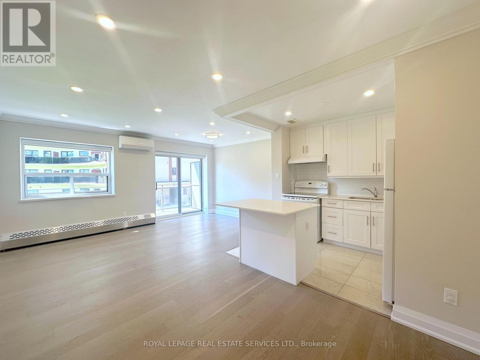 204 - 135 Allan Street, Oakville, Ontario  L6J 3N4 - Photo 2 - W13259442